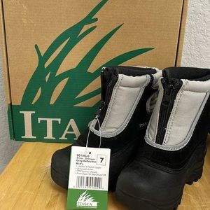 Never Worn Size 7 toddler snow boots